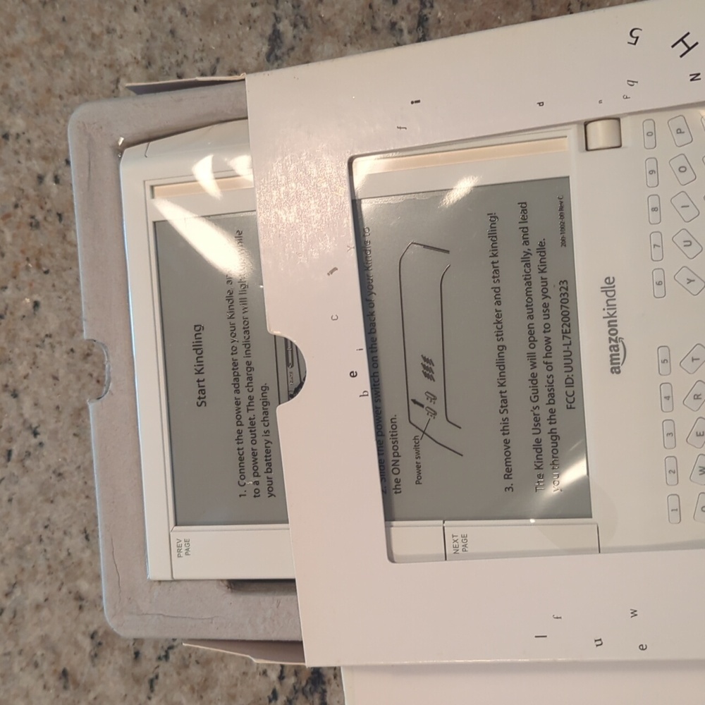 NEW Original Amazon Kindle - Picture 3 of 10